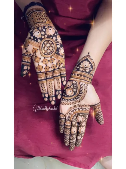 A full view of the mother's Diwali mehendi, featuring teddy bears in the central mandala.