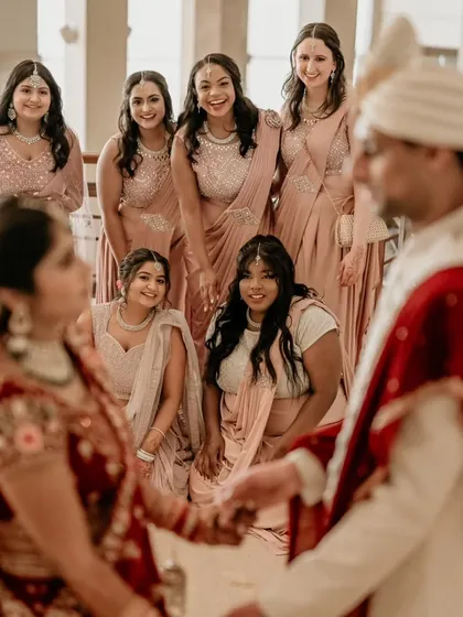 A lovely group photo of the bride with her bride tribe, a beautiful memory of friendship.