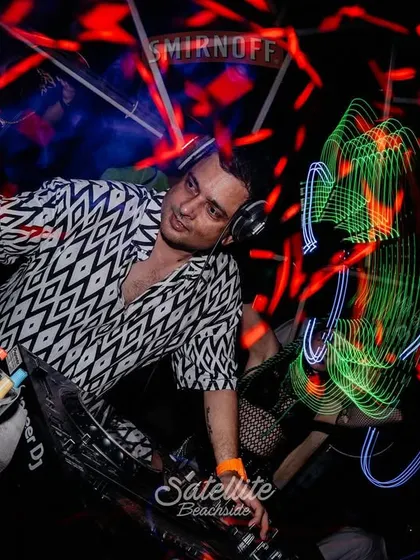 Playing at Satellite Beachside. The energy of an outdoor party is unique, and my set is always adapted to the venue and the crowd. This was a fun night with a great vibe.