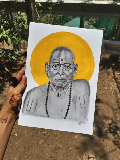 Holding my completed Swami Samarth portrait. The heart on my hand is a little reminder of the love that goes into every piece.
