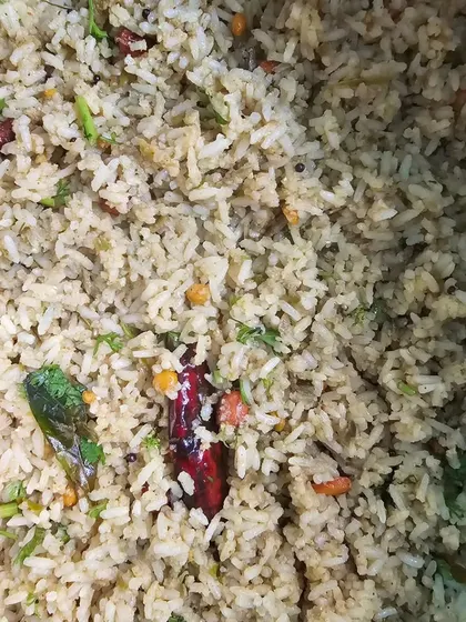 A flavorful tempered rice dish, perfect as a light and tasty option for any event.