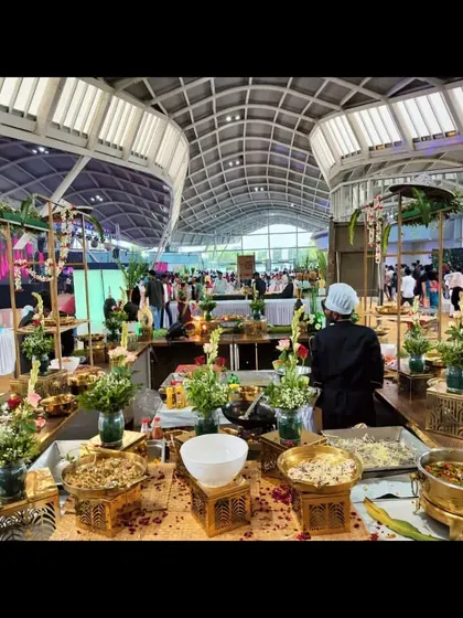 A special and elaborate salad counter we set up at the CIDCO Exhibition Centre. This grand setup shows our capability to cater for large-scale exhibitions and events.