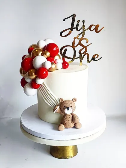 This elegant design is perfect for a stylish first birthday celebration.