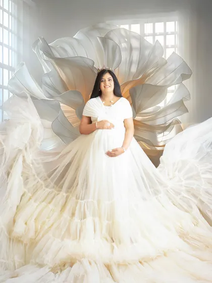 Another variation with the white cloud gown, this time with the fabric arranged to look like a blooming flower. A truly artistic and unique shot.
