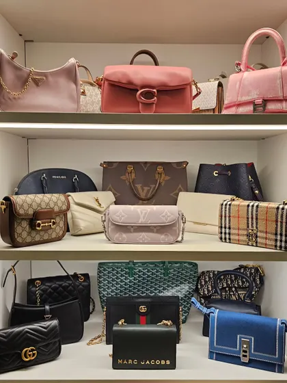 Your beautiful handbags deserve to be seen, not hidden in dust bags. I help you display your collection so you can appreciate and use each piece more often.