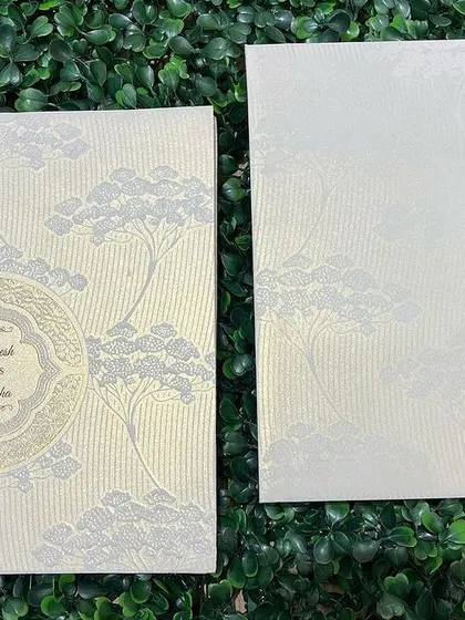 A duplicate of ID 80, this serene design is perfect for a minimalist and modern wedding.