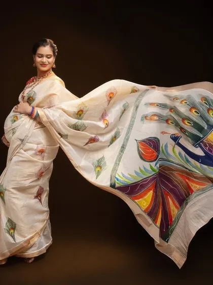 Draped in timeless grace, inspired by the iconic Aashiqui poster. This moment is a celebration of her story, strength, and style in a hand-painted saree.