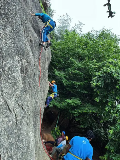 Two climbers ascend a vertical face during a lead climbing session. Our instructors are always present to guide and belay, ensuring a safe learning experience for advanced techniques.