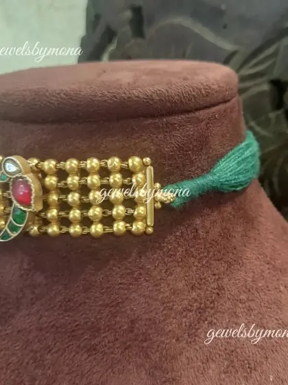 A side view of my Dakshinaya choker, showing the beautiful parrot motif clasp. I believe every detail matters, and this colorful enamel clasp adds a unique and artistic touch to the piece.