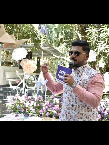 Holding my placard, a signature part of my branding.