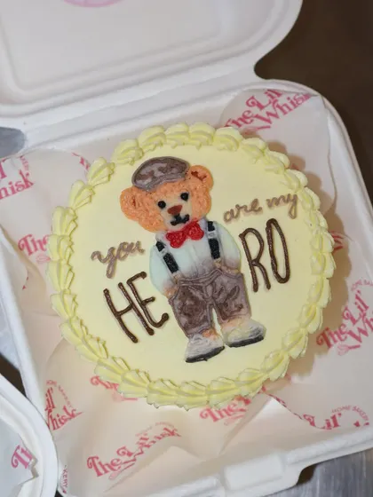 "You are my hero." This dapper teddy bear is dressed in suspenders and a bow tie, making it an adorable and heartfelt cake for Father's Day.