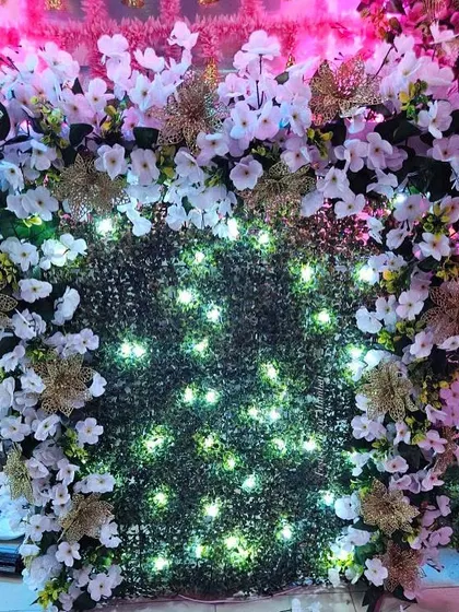 This illuminated floral frame is a modern and stylish decor piece, perfect for placing behind an idol or as a photo booth backdrop.