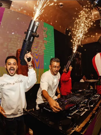 Sharing the console with friends and hyping up the crowd with pyro guns at Toy Room. It is all about teamwork to create the best possible party.