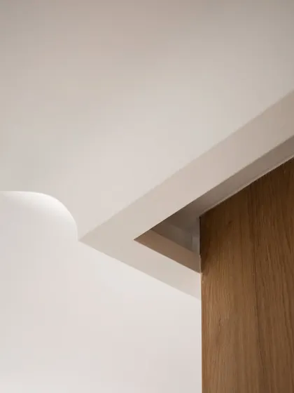 At Sculpta clinic, beauty is in the details. The wall and ceiling details seamlessly blend to create a space where clients feel they’ve come to the right place for a world-class, transformative experience.