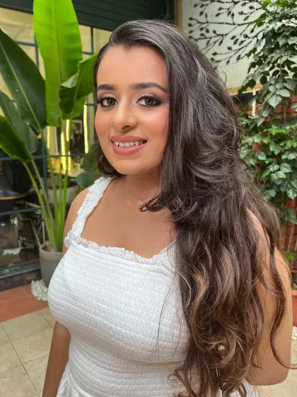 A soft party makeup look, perfect for guests or bridesmaids.