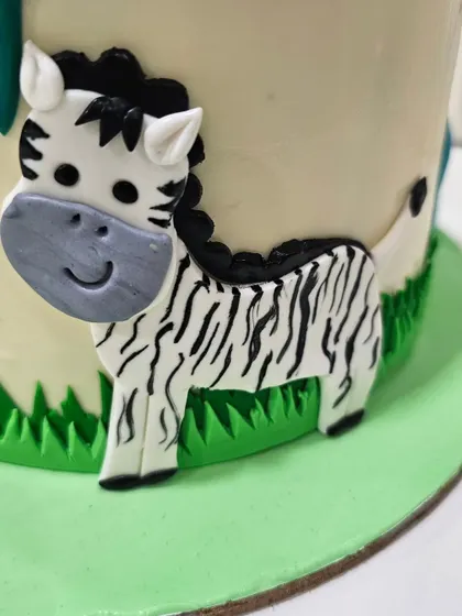 This detailed zebra was created as a 2D fondant cutout for a jungle cake. I teach how to layer colors and add fine lines to create intricate animal designs.