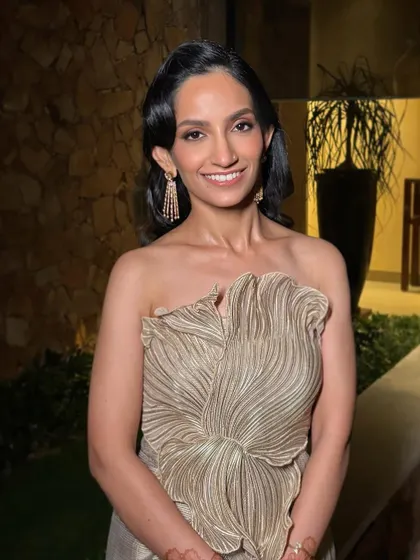 A full view of this stunning Amit Aggarwal outfit, paired with makeup that is both sophisticated and glamorous.