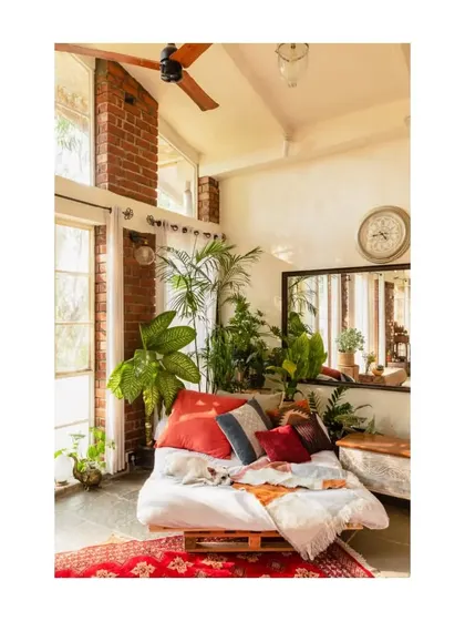 The high ceilings and white lime-plastered walls amplify the sense of space and light, while the exposed brick adds warmth and texture.