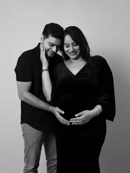 Sometimes, a simple black and white photo says everything. We focus on capturing the quiet, loving moments between you and your partner before your little one arrives. It’s all about the connection and the love you share.
