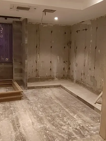 This image shows a room after the initial plastering and waterproofing, preparing the walls for the final finishes. This foundational work is essential for a high-quality, long-lasting interior.