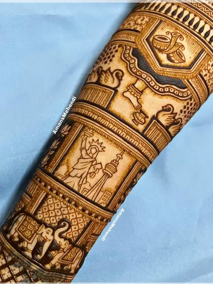 A unique element in a bridal design, this section features the Statue of Liberty and the CN Tower, symbolizing a love story that spans continents.