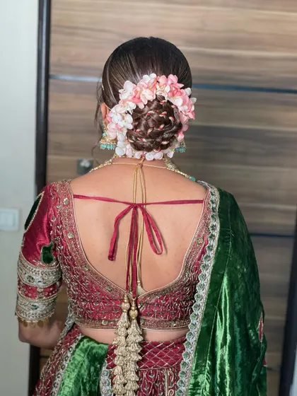 A closer look at this Gottapatti and floral bun. The combination of the traditional accessory and the fresh flowers creates a truly unique and beautiful hairstyle.