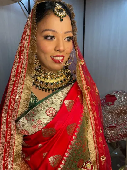 This North Indian bride was getting ready for a 2 AM ceremony, but her makeup is as fresh and flawless as ever.