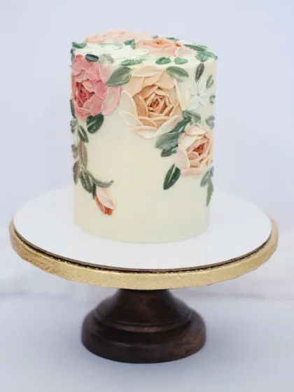 This white chocolate floral beauty will completely steal the show, so don’t order her if you want to remain the center of attention! Just kidding, of course. 😊