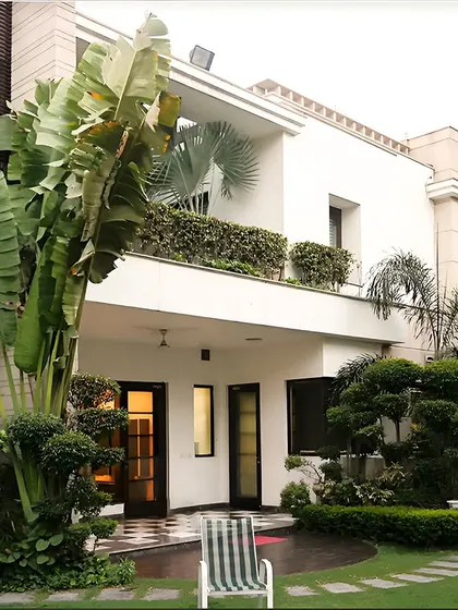 Where privacy meets nature’s embrace. This backyard, surrounded by lush, sculpted greenery, is designed to let you be your truest self, blending the comforts of home with the serenity of the outdoors.