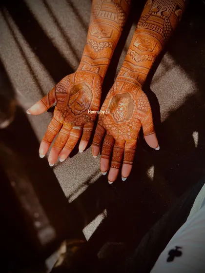A different perspective of the Raja-Rani mehendi, showing the full design in natural sunlight.