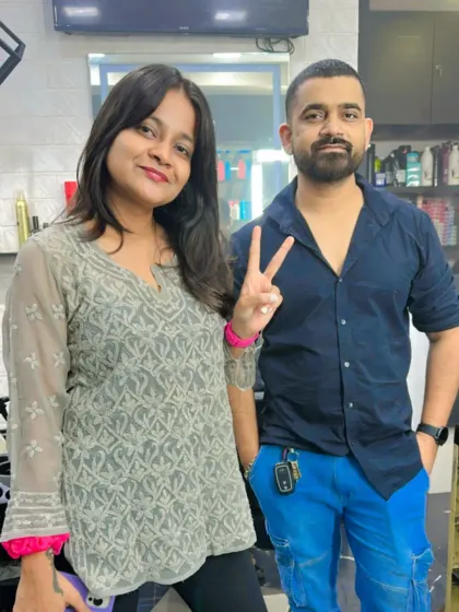 A picture with a happy client. Building a good relationship and ensuring my clients are satisfied is a key part of my process.