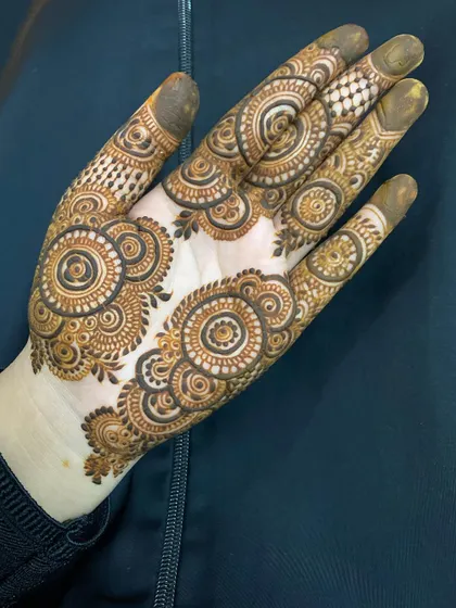 The fresh paste of the interconnected mandala design.