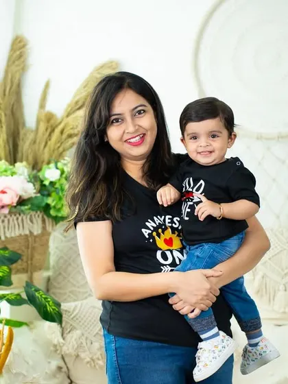 A lovely mother-daughter moment from the same birthday session. Their matching shirts and happy smiles are just perfect.