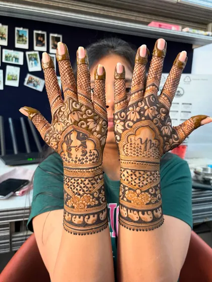 Another shot of this beautiful engagement mehendi.
