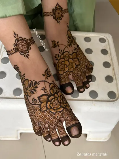 Don't forget the feet! I create complementary designs for the feet, from simple floral anklets to full coverage that matches the intricacy of the hand and arm mehendi.
