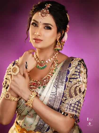 This look from Pro Batch 18 showcases a mastery of blending traditional elements with a modern makeup application.