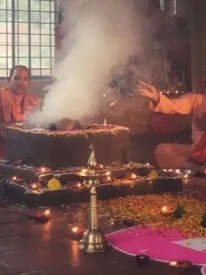 The sacred smoke from the havan purifies the space and carries our intentions. These ancient Vedic rituals are an integral part of our intensive programs.