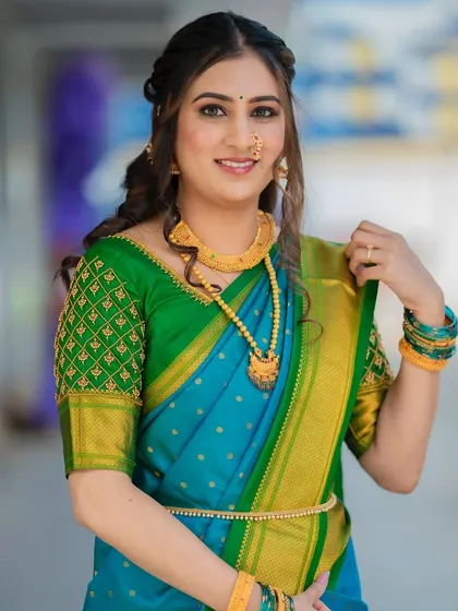 A playful and happy bride. The makeup is light and comfortable, allowing her to enjoy every moment of her engagement day.