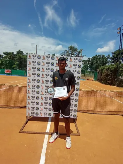A solo shot of Mandeep with his CS7 U/18 finalist plaque.