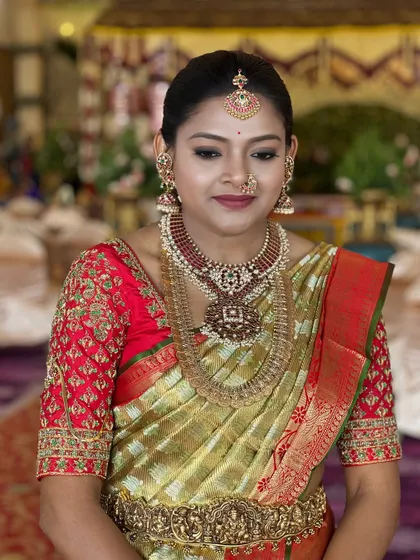 A classic South Indian bridal look with a focus on the eyes and a bold lip. This is a timeless style that you will master in my course, perfect for the main wedding ceremony.