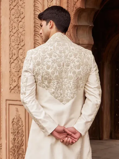 The artistry is visible from every angle. The back of this sherwani features a beautifully rendered panel of embroidery, ensuring a lasting impression.