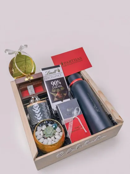 Another angle of the sophisticated corporate hamper, designed to convey appreciation and class.