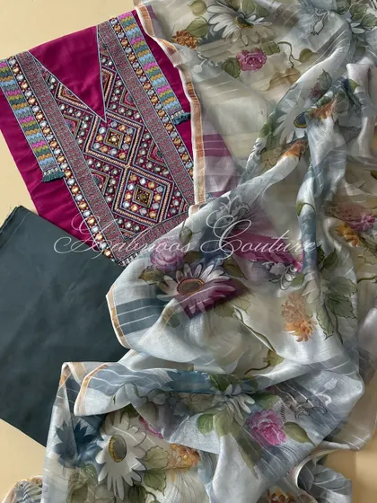 The full set is laid out to display all components, offering a comprehensive view of this stylish and traditional ensemble.