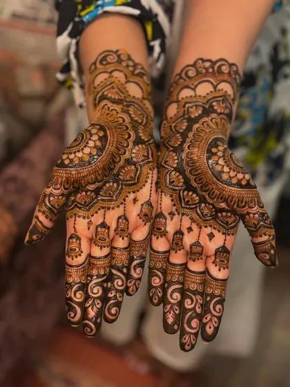 This design with hanging jhumka (earring) motifs is so unique and beautiful. It's a perfect choice for a festive occasion or an engagement.