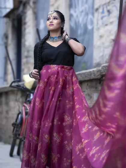 This indo-western look is perfect for a sangeet or mehendi. The makeup is modern and chic, with a defined eye and a neutral lip, paired with bohemian-style braids and silver jewellery.