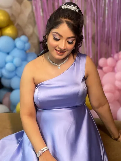 Another beautiful portrait of the glowing mother-to-be.