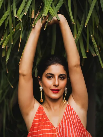 A moment of pure joy with Isha Talwar. I live for these unscripted shots, where a person’s spirit shines through. It’s about creating a space where you can feel free and completely yourself.
