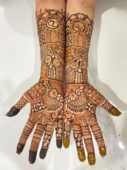 The same design, with the henna paste still on, showing the precision of the application.