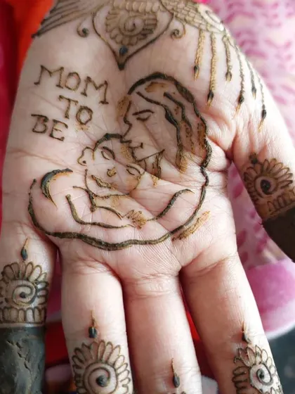 A close-up of the "Mom to be" portrait, showing a mother holding her baby. I use shading techniques to bring these figures to life, creating a centerpiece that is full of love.