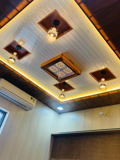 Yeh design pichle waale jaisa hi hai, lekin ismein AC ke liye bhi jagah banayi gayi hai. Hum har cheez ka dhyaan rakhte hain.